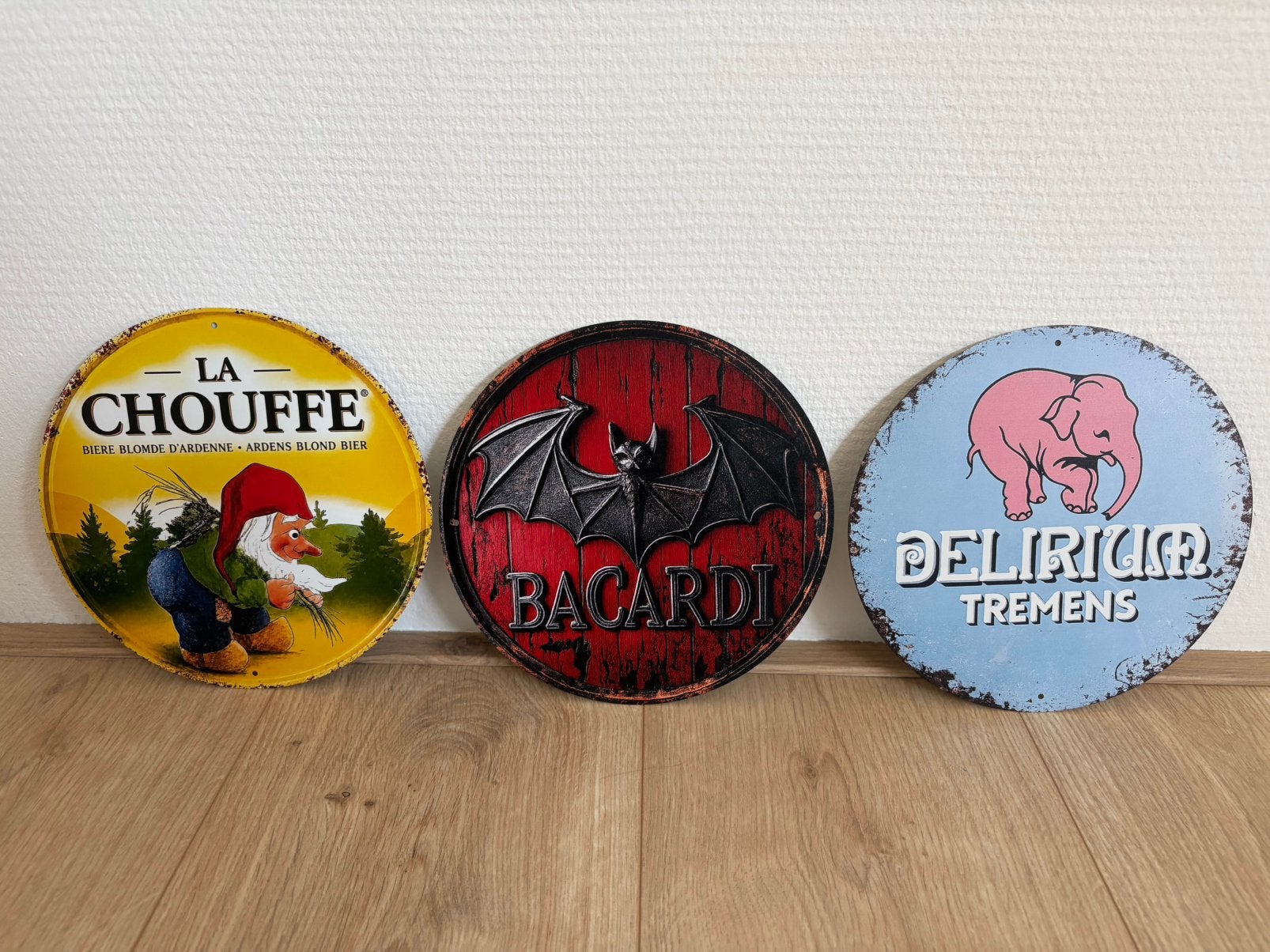 3 prachtige vintage borden La Chouffe, Bacardi en Delirium, Verzamelen, Ophalen of Verzenden, Reclamebord