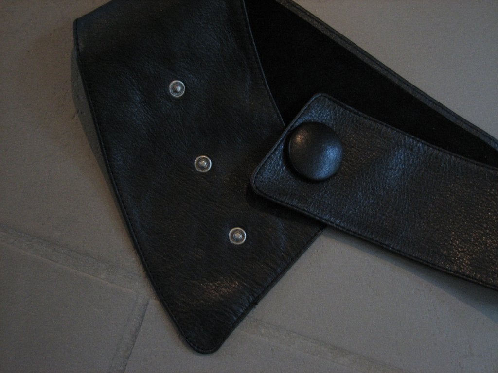 Zeer mooie zwarte rundlederen ceintuur PIECES 70, snazzeys, Kleding | Dames, Riemen en Ceinturen, 5 cm of meer, Nieuw, Tailleriem