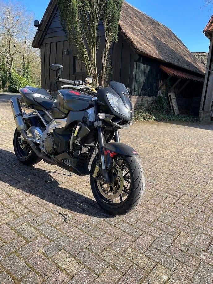 Aprilia Tuono 2006, als nieuw, 2 cilinders, Sportuitlaat, Occasion, Motorrijbewijs A