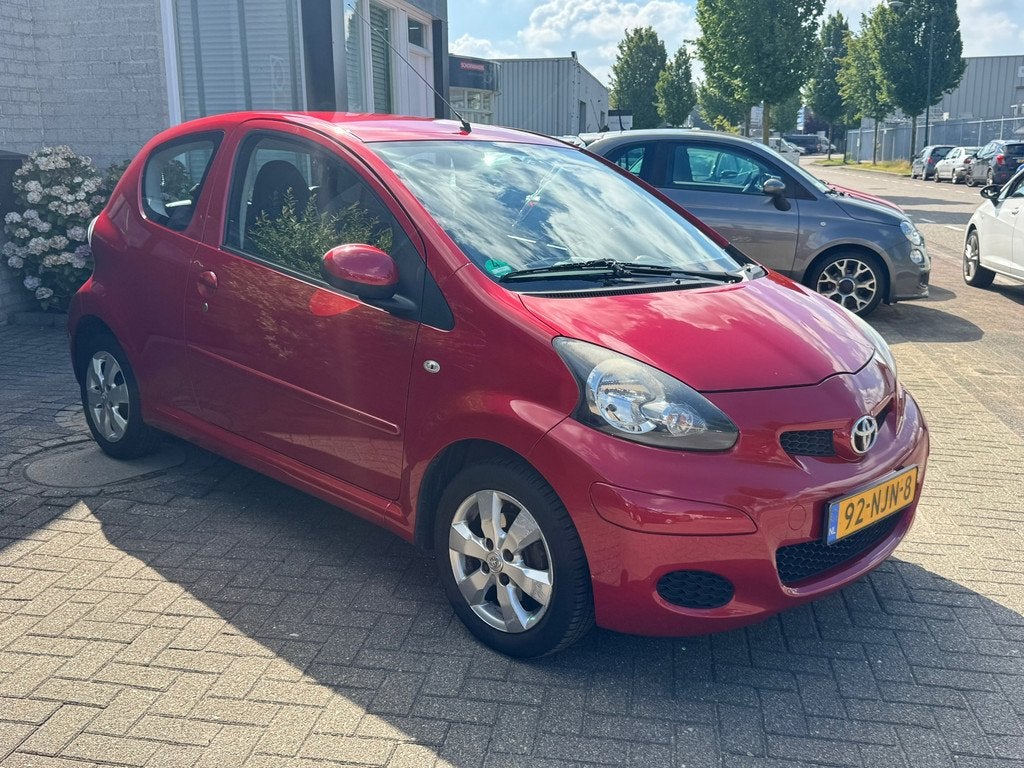 Toyota Aygo 1.0-12V Aspiration Red *Airco*LM velgen*, Voorwielaandrijving, Euro 5, Stof, Gebruikt