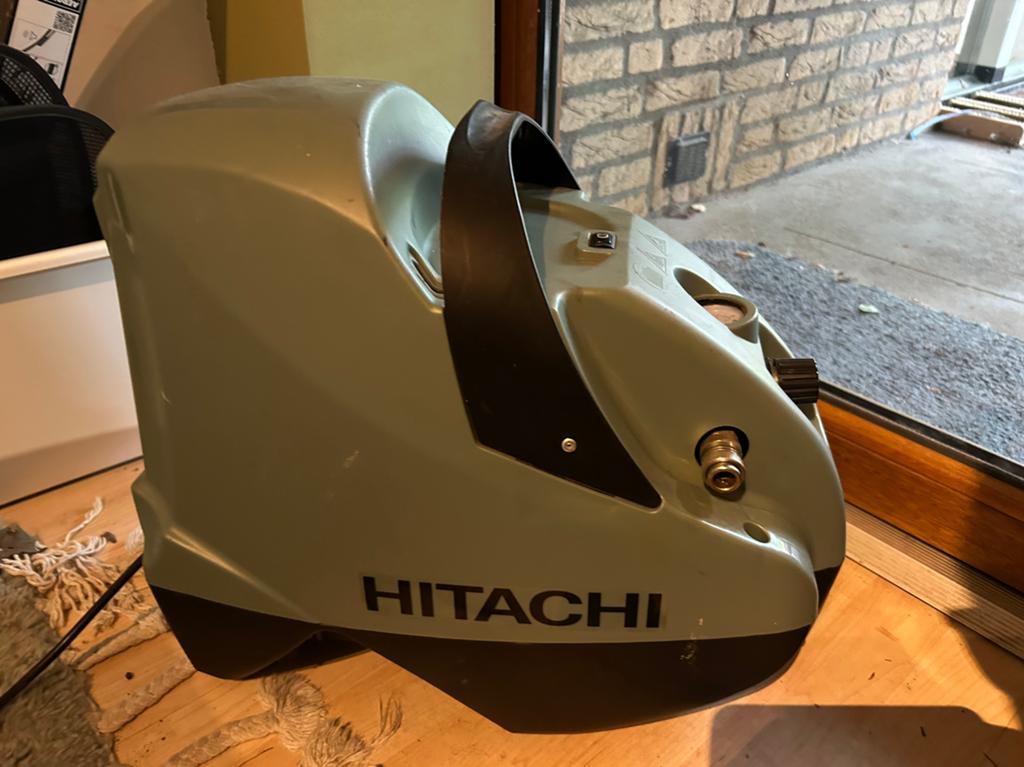 Compressor Hitachi ec58, Ophalen, Gebruikt, 6 tot 10 bar, Minder dan 200 liter/min