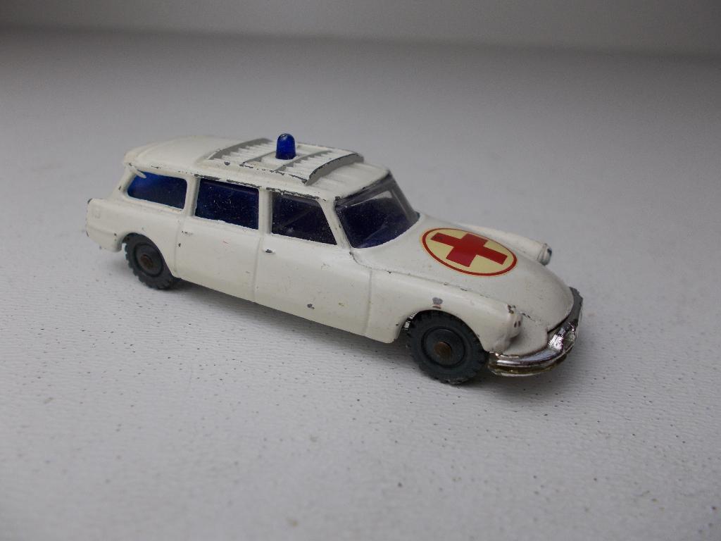 1965 Husky Models Nr. 6 CITROEN SAFARI AMBULANCE., Ophalen of Verzenden, Gebruikt, Auto, Overige merken
