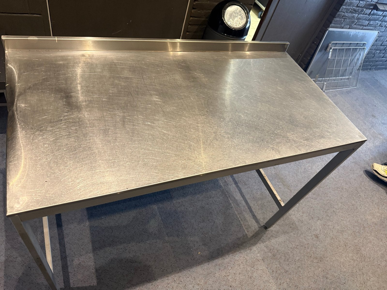 Roestvrijstalen werktafel met opstaande rand, Huis en Inrichting, Keuken | Keukenelementen, Gebruikt, Ophalen of Verzenden