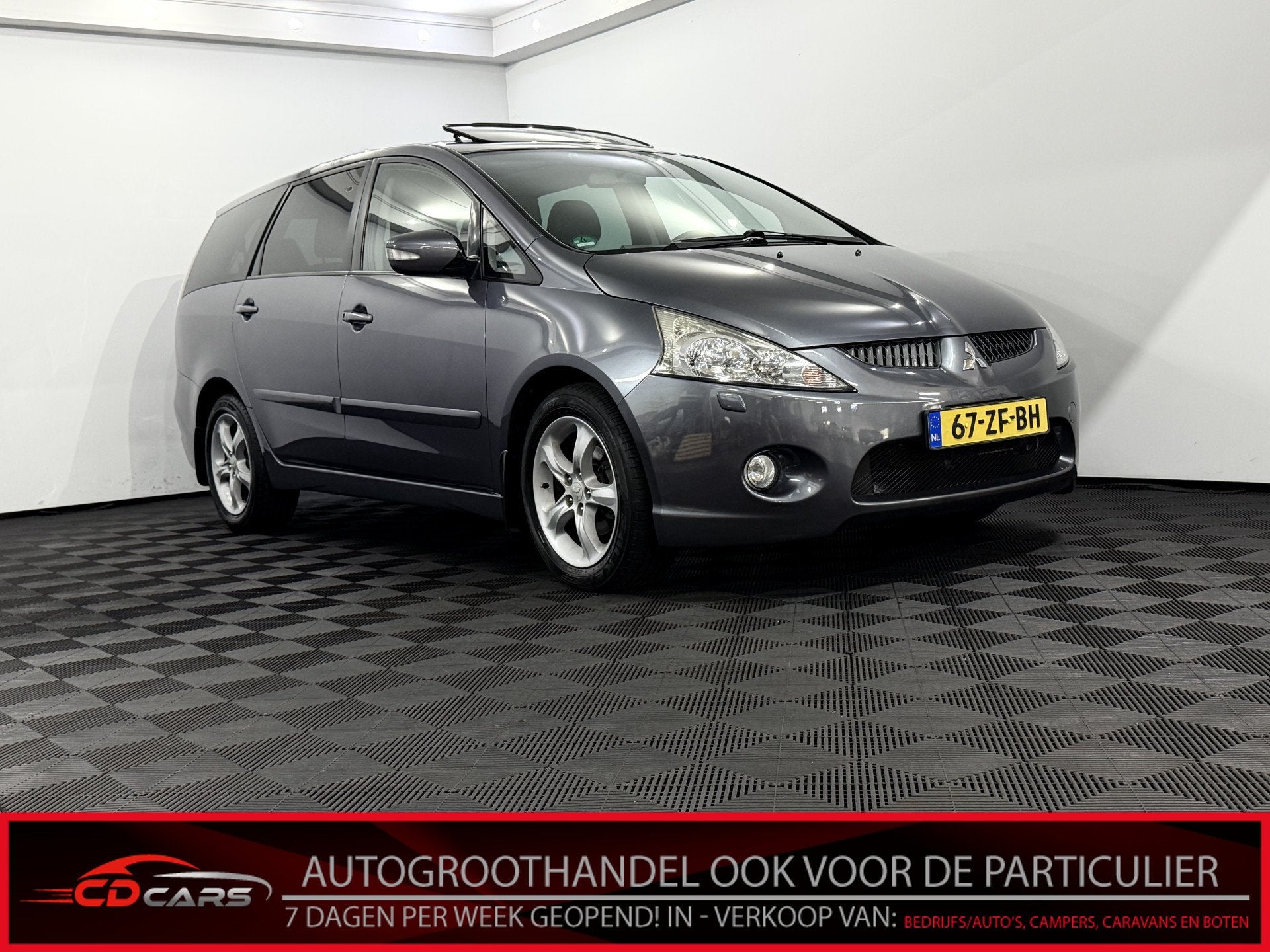 Mitsubishi Grandis 2.4-16V Instyle 7P Schuifak, Leder, Camer, Auto's, Xenon verlichting, 7 stoelen, Bedrijf, 93 €/maand