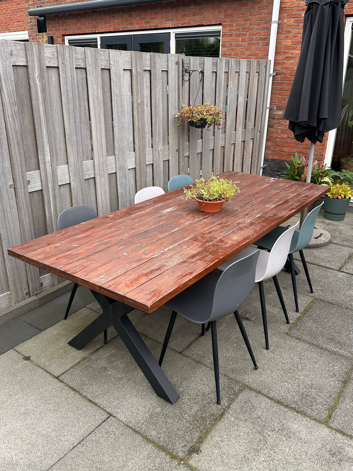 Houten tuintafel met met 6 stoelen