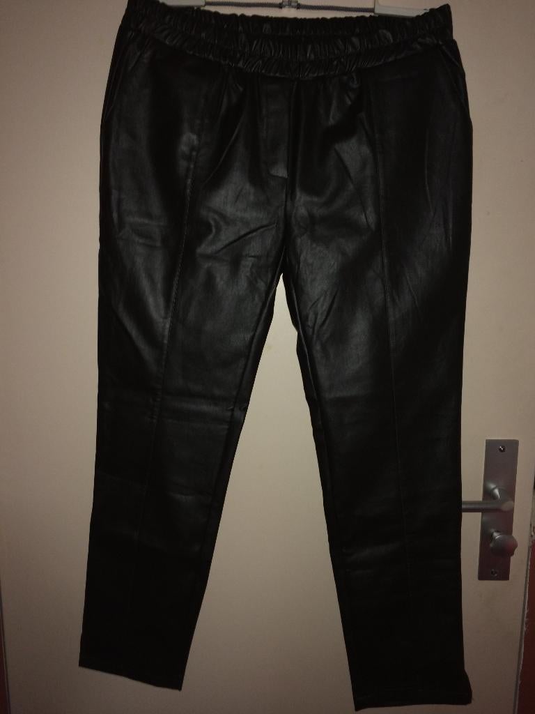 lange ''leren'' broek / legging skai donkergroen mt 44 zgan, Ophalen, Maat 42/44 (L), Lang, Gedragen