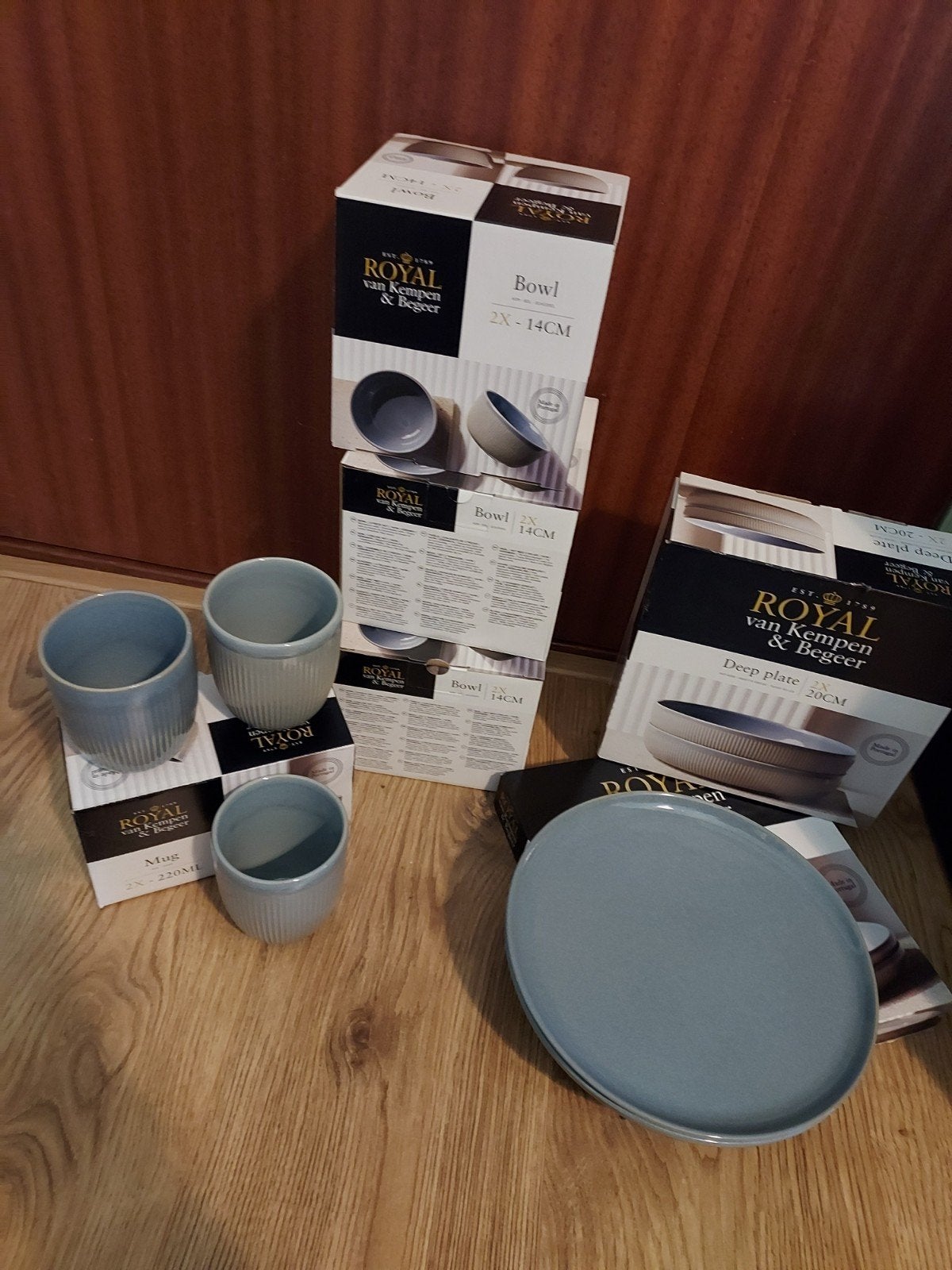 Royal VKB servies  made in Portugal, Huis en Inrichting, Ophalen, Zo goed als nieuw, Bord(en), Overige stijlen
