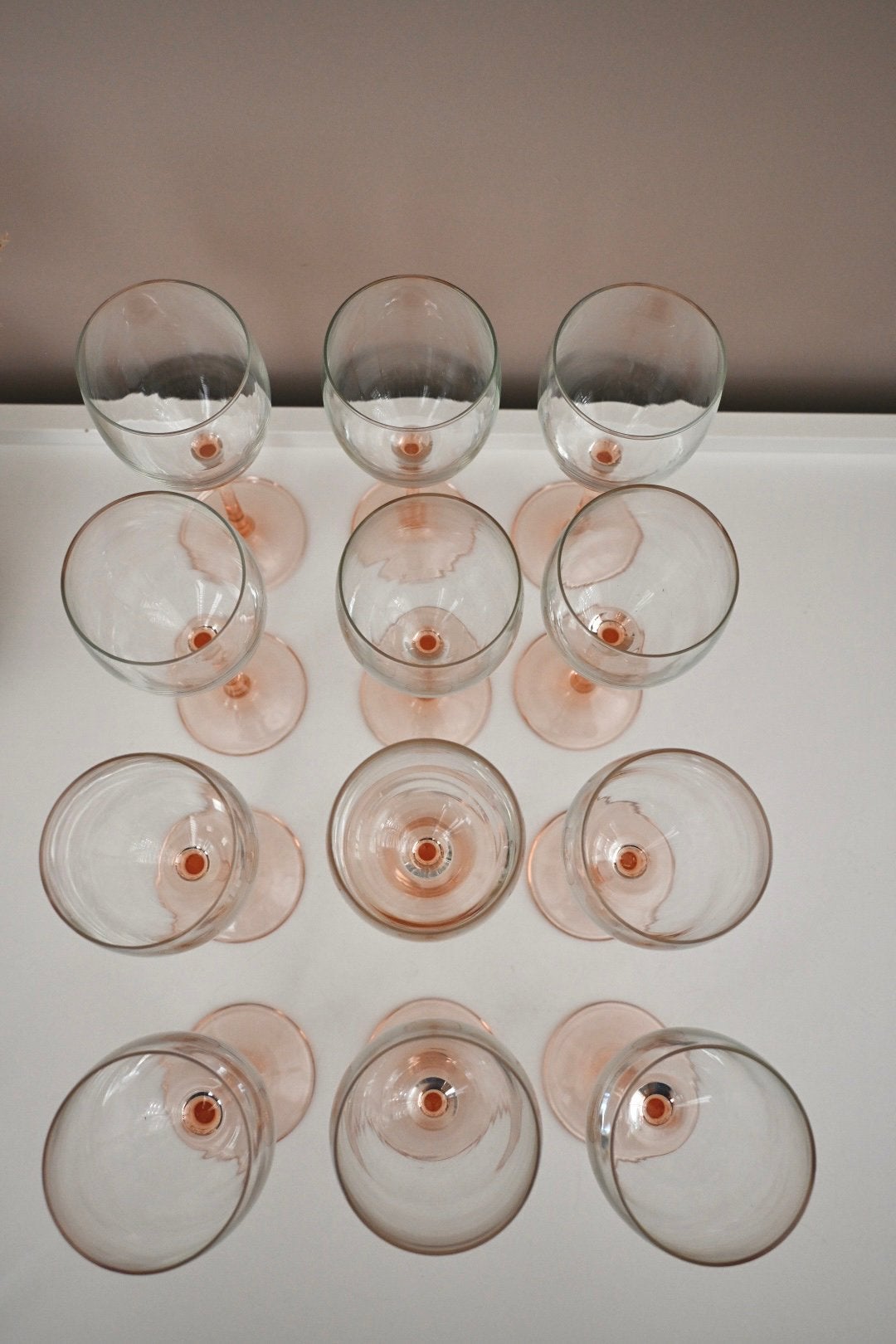 Mooie set van 12 luminarc wijnglazen met roze voet, Luminarc, Overige typen, Ophalen of Verzenden, Zo goed als nieuw