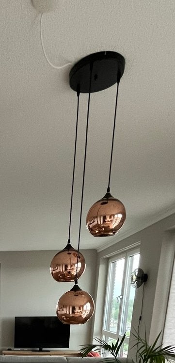 Moderne hanglamp met koperkleurige bollen, Huis en Inrichting, Lampen | Hanglampen, Zo goed als nieuw, Metaal, E27 (groot), Ophalen