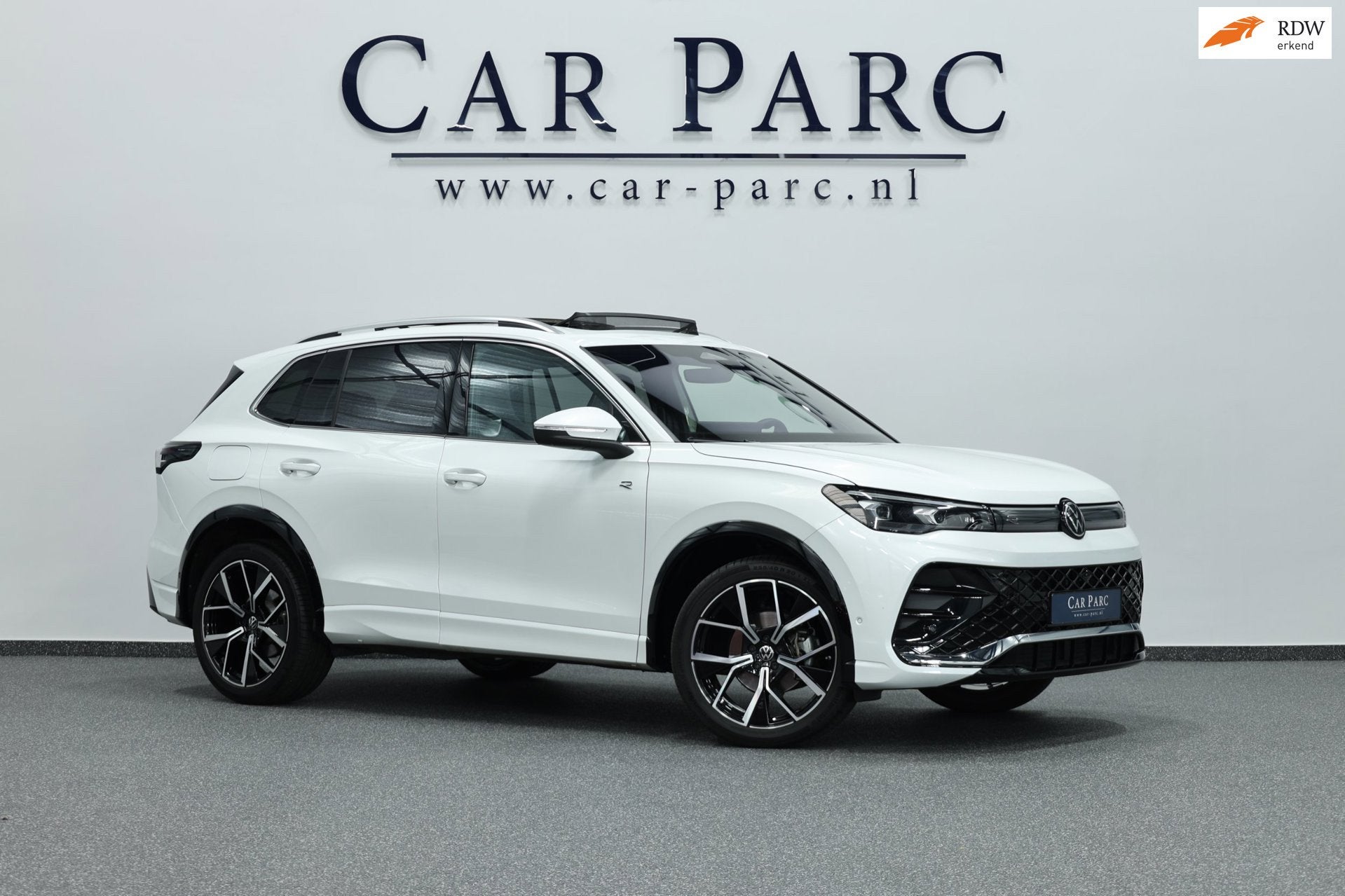 Volkswagen Tiguan 1.5 eTSI 3x R-Line IQ+LED/VIRTUAL/SFEER/PA, Auto's, 150 pk, Automatische klimaatregeling, Wit, Bedrijf