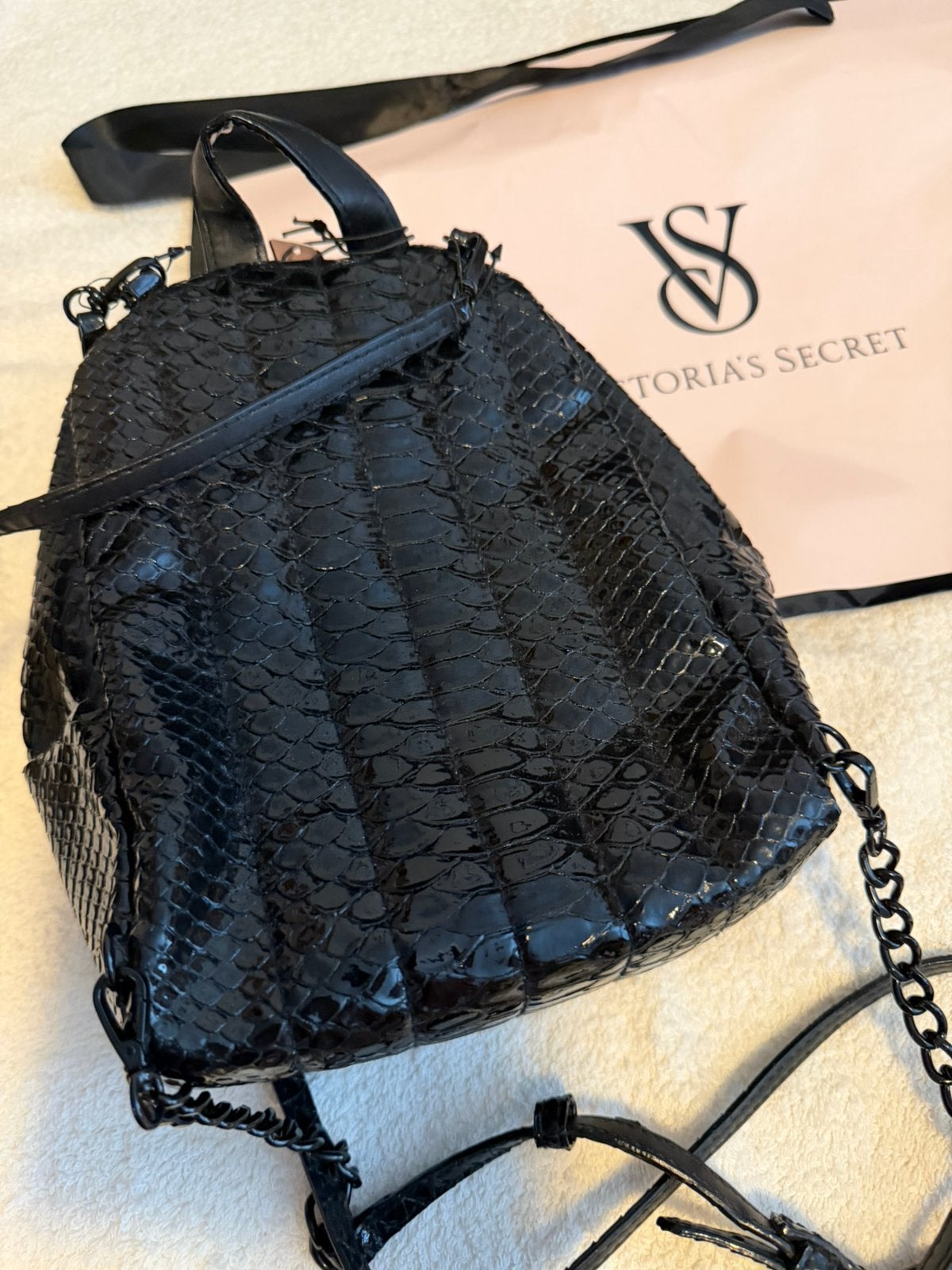Nieuw vlot Victoria’s Secret zwart leatherlook rugtasje, Ophalen of Verzenden, Nieuw, Overige merken