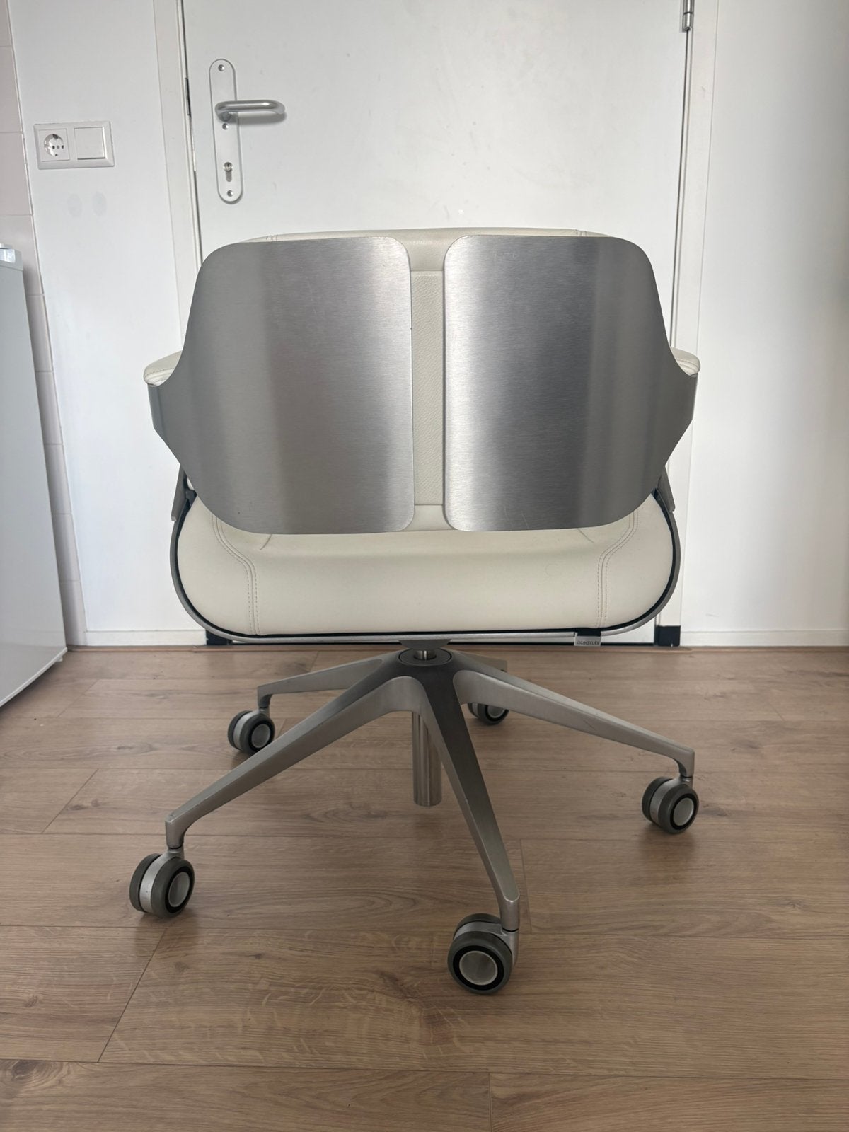 Interstuhl 162s silver white, Huis en Inrichting, Ophalen of Verzenden, Zo goed als nieuw, Wit, Bureaustoel