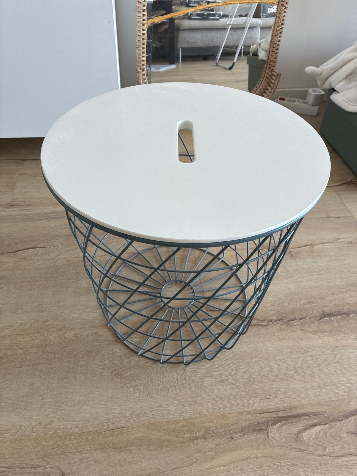 IKEA KVISTBRO Bijzettafel / Opbergtafel - Wit/Donkergrijs, Ophalen, Minder dan 45 cm, Minder dan 55 cm, Gebruikt