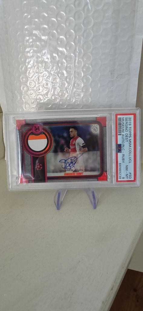 2019 Topps Museum Sergino Dest PSA 8 Ajax patch auto /25, Verzenden, Zo goed als nieuw, Ajax, Poster, Plaatje of Sticker