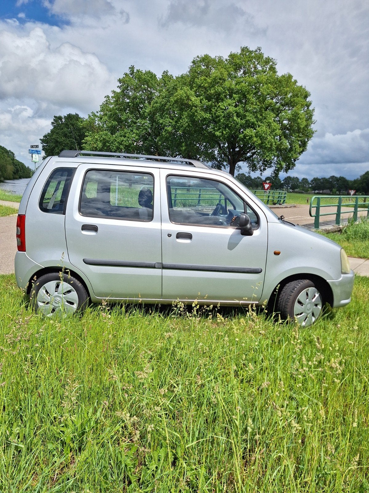 Suzuki Wagon R+ 1.2 2006 Grijs, Voorwielaandrijving, Stof, 40 €/maand, 4 cilinders