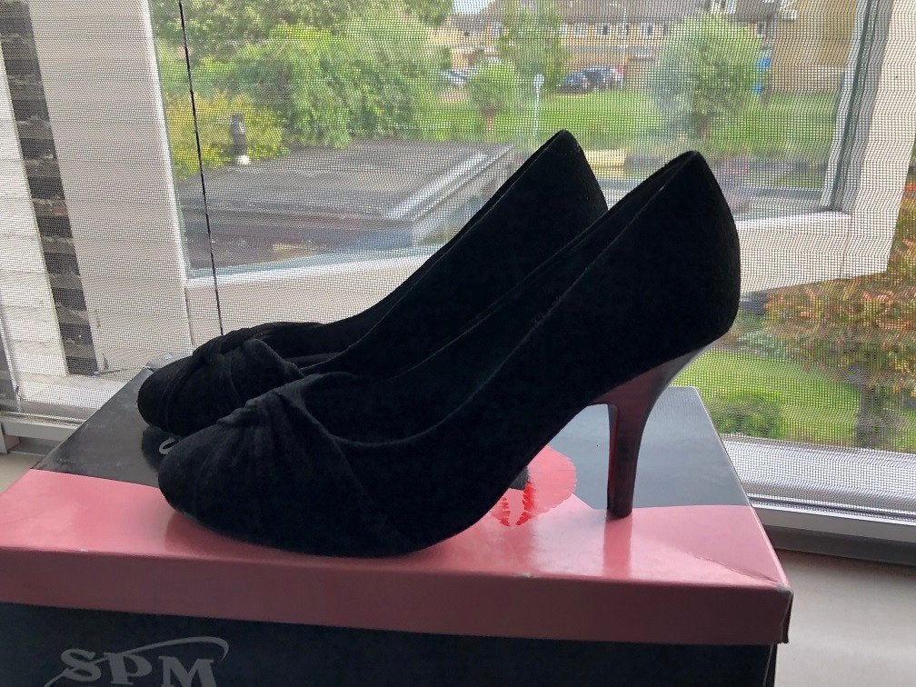 Mooie Nieuwe zwart Suede pump v SPM mt 39, Pumps, SPM, Zwart, Nieuw