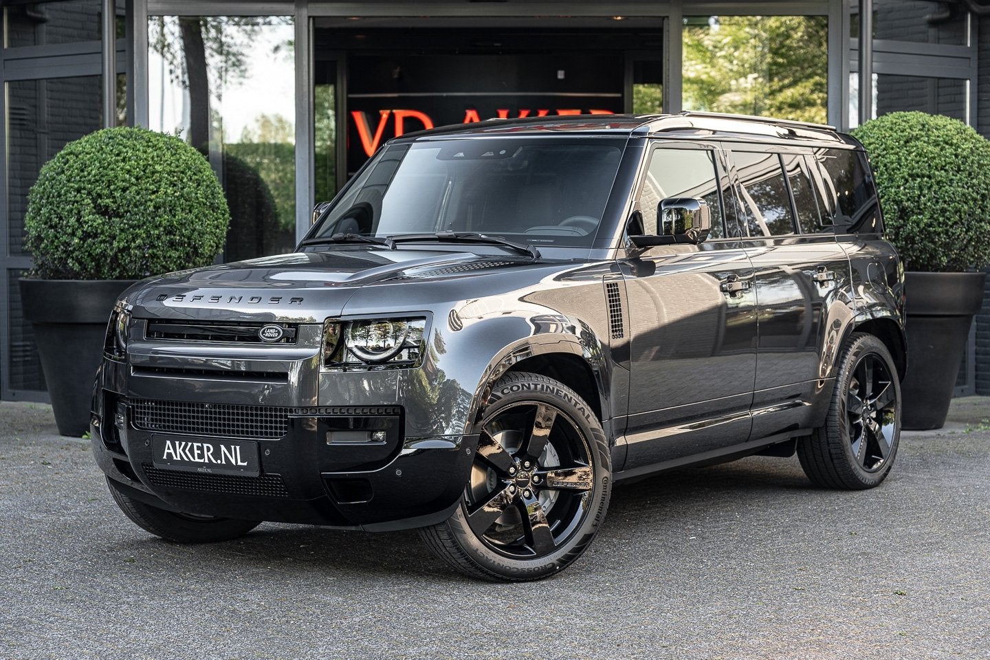 Land Rover Defender 110 P300e X-Dynamic SE | Facelift I Blac, Auto's, Gebruikt, Zwart, 4 cilinders, Overige brandstoffen