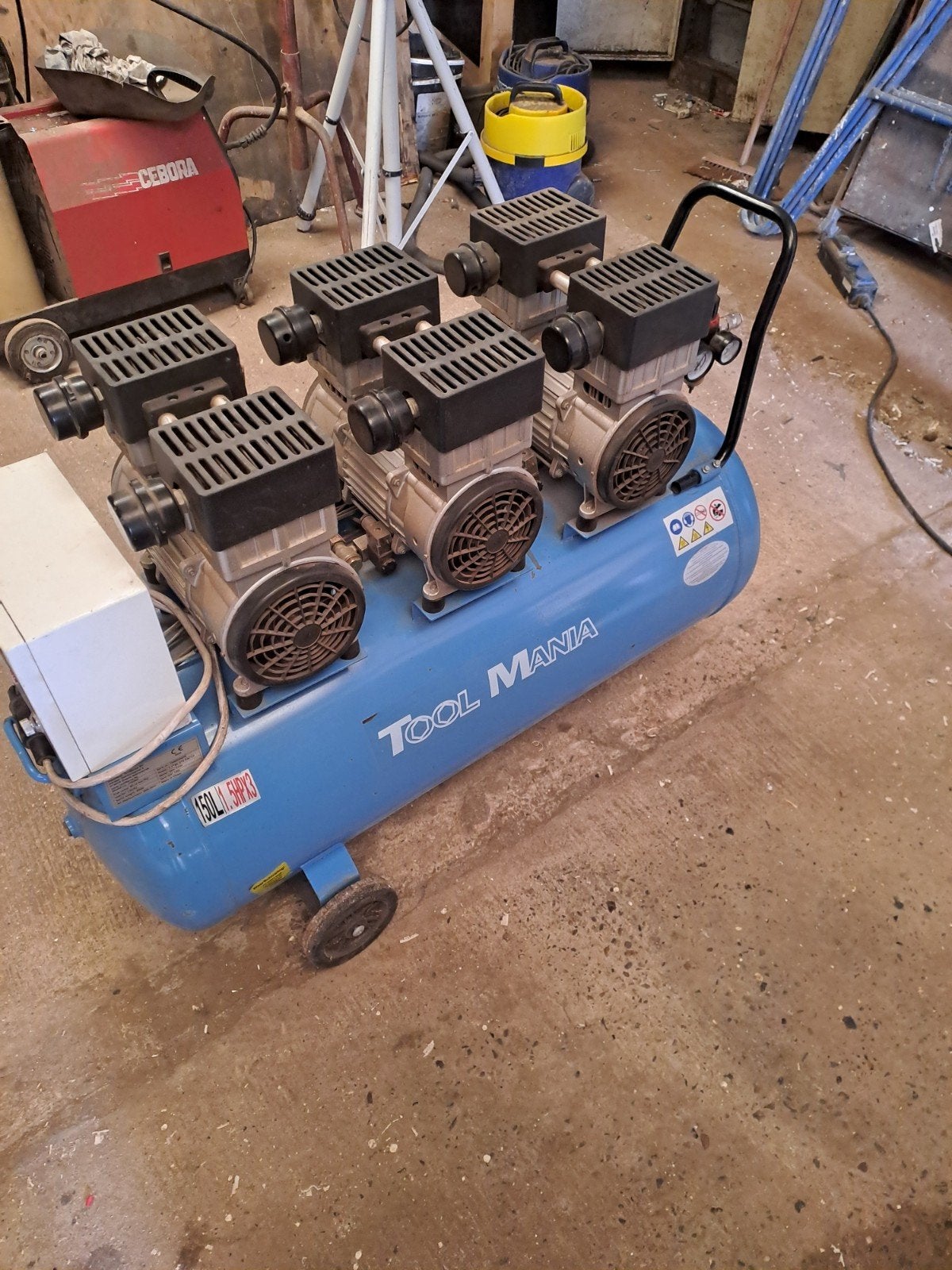 Comperssor 150l 3x 1,5 HP zeer stil, Ophalen, 400 tot 800 liter/min, Zo goed als nieuw, 6 tot 10 bar