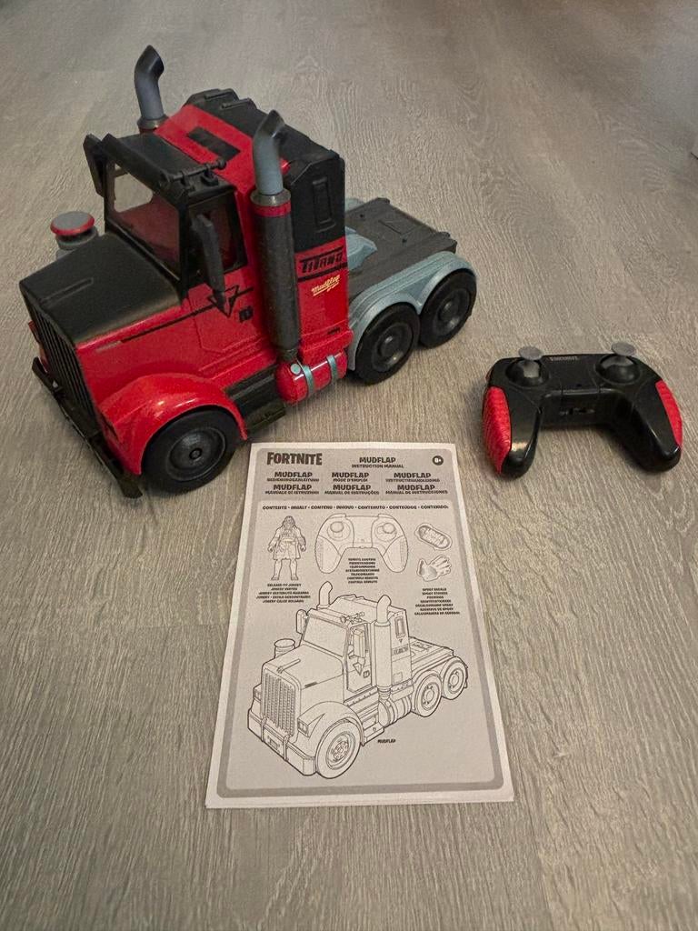 Fortnite Mudflap RC Truck met afstandsbediening, Hobby en Vrije tijd, Modelbouw | Auto's en Voertuigen, Groter dan 1:32, Zo goed als nieuw