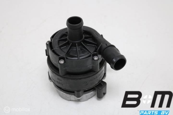 Extra waterpomp VW Golf 7 04L965567, Gebruikt