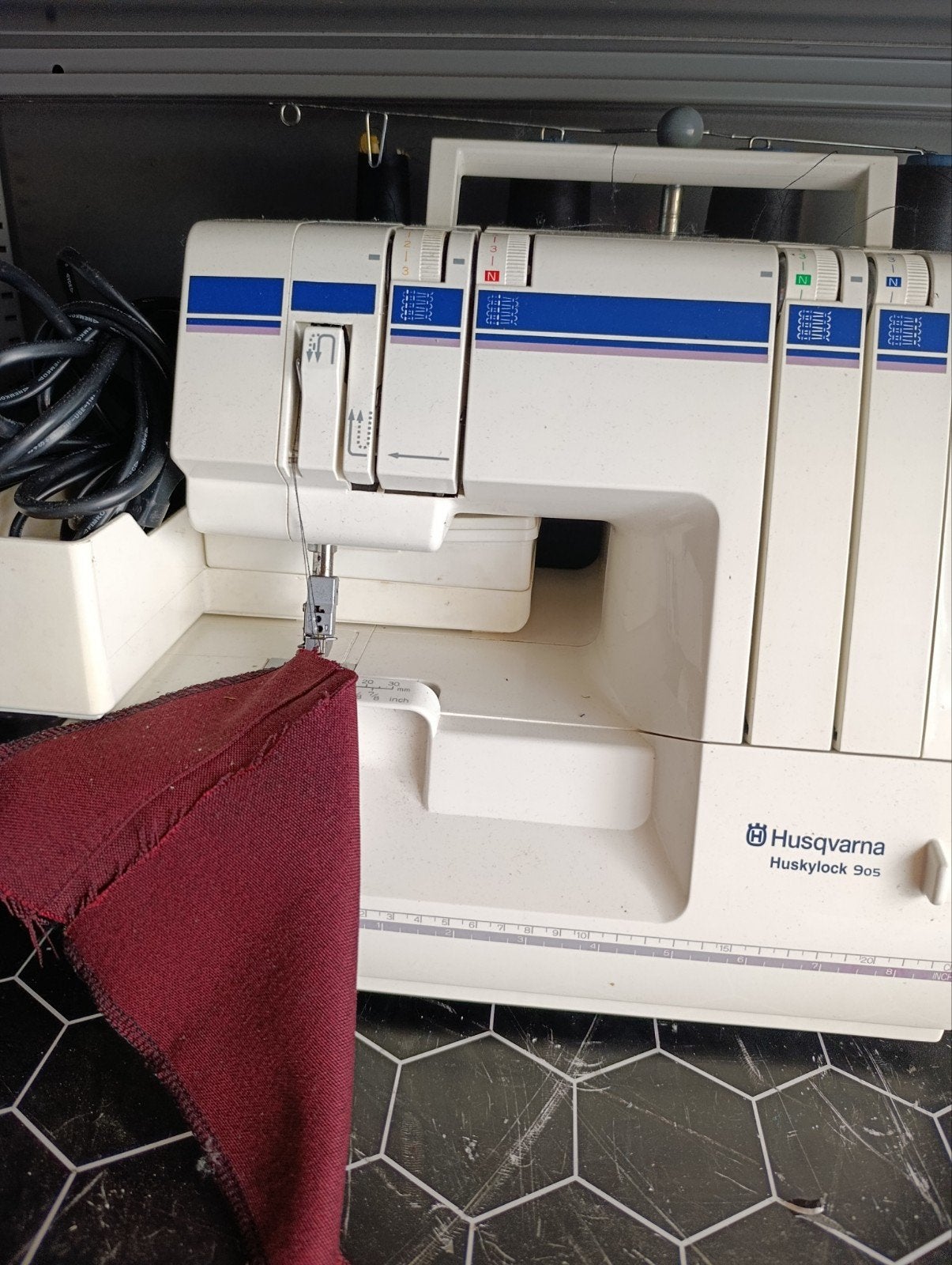 Husqvarna 905 lockmachine, Ophalen of Verzenden, Zo goed als nieuw, Lockmachine, Husqvarna