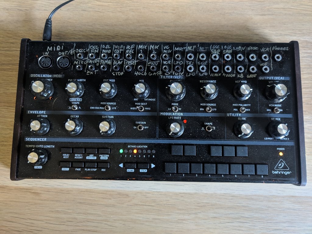 Behringer Crave analoge synthesizer – zwart gespoten, Gebruikt, Overige aantallen, Met midi-aansluiting, Ophalen