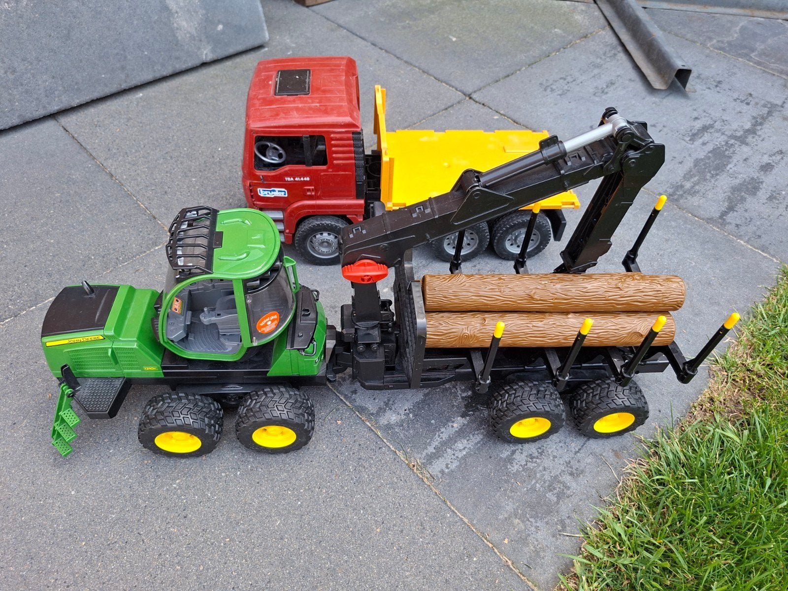 Bruder John Deere met boomstamgrijper en vrachtwagen, Ophalen, Zo goed als nieuw