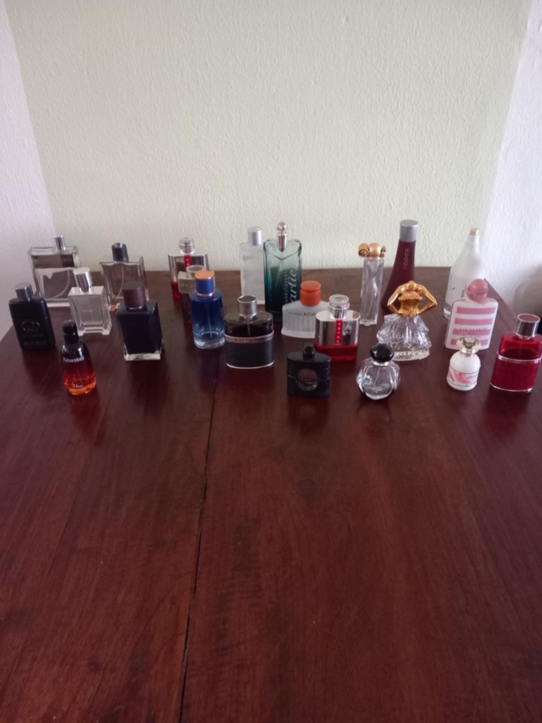 23 Lege parfum flessen, voor epoxy kunst mierlo geldrop, Sieraden, Tassen en Uiterlijk, Uiterlijk | Parfum, Ophalen