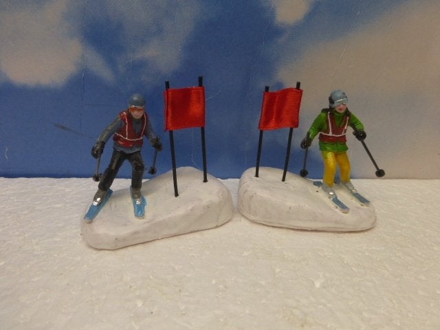 lemax slalom stars kerstdorp skiërs poppetjes figurines, Diversen, Kerst, Ophalen of Verzenden, Zo goed als nieuw