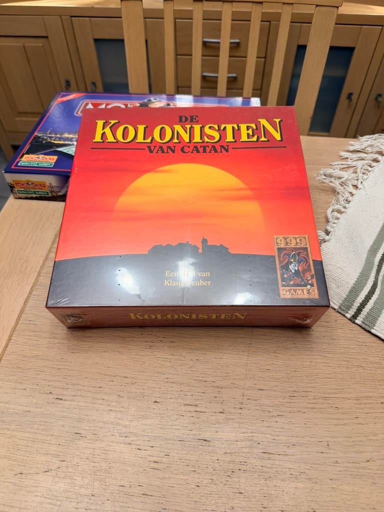 Kolonisten van catan basisspel hout nieuw in de seal, Ophalen of Verzenden, Zo goed als nieuw