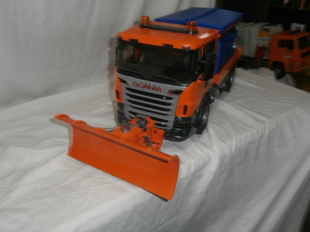 Bruder Scania R-560 strooiwagen met sneeuwschuiver, Ophalen, Zo goed als nieuw