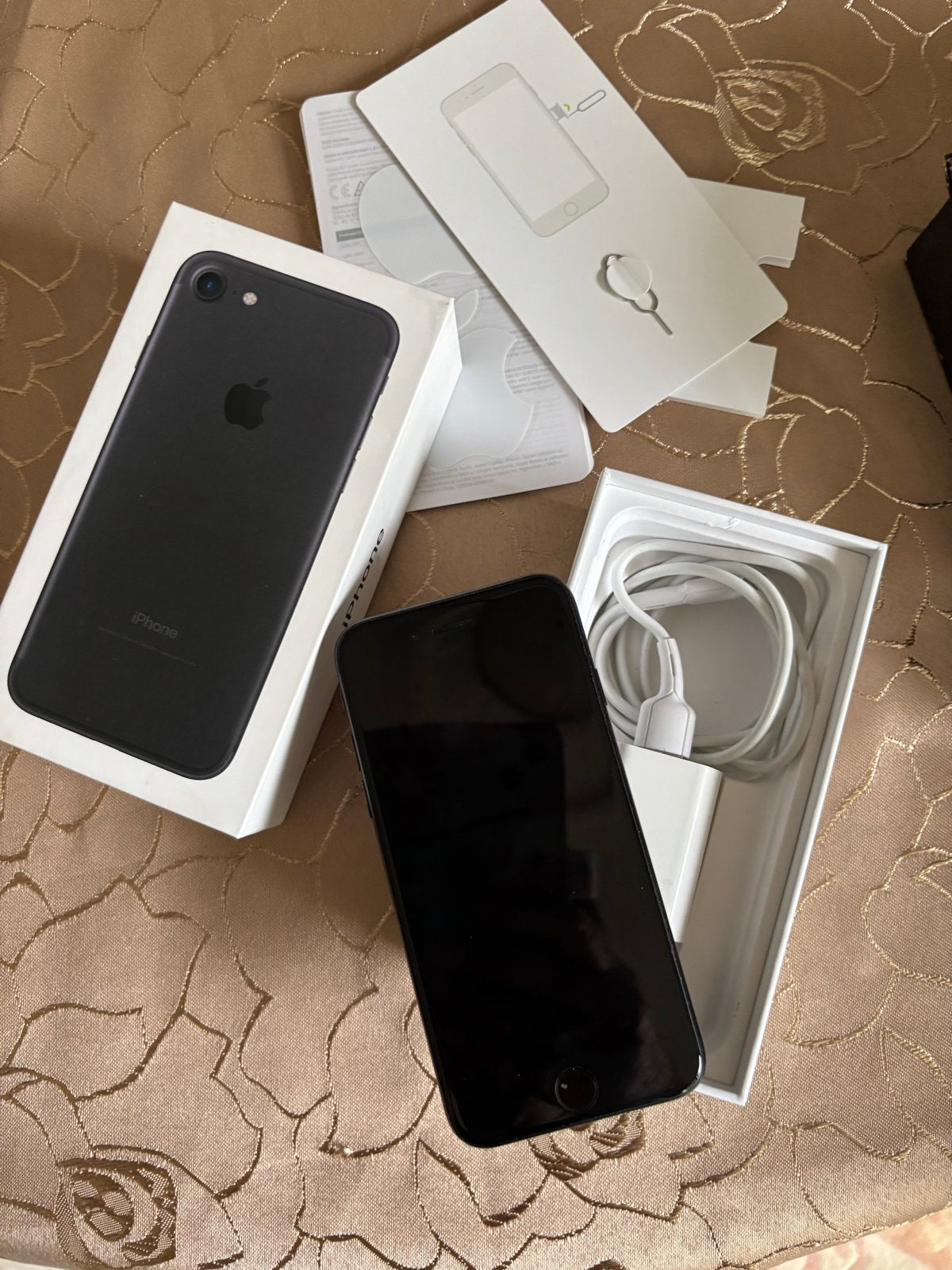 iPhone 7 Zwart - Goede Staat, Inclusief Doos en Oplader, Zwart, 32 GB, Ophalen of Verzenden, Zo goed als nieuw