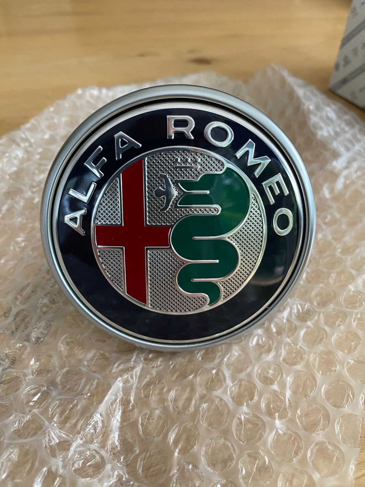 Alfa Romeo mito  Logo Embleem achterklep 0050545260, Ophalen of Verzenden, Nieuw, Alfa Romeo
