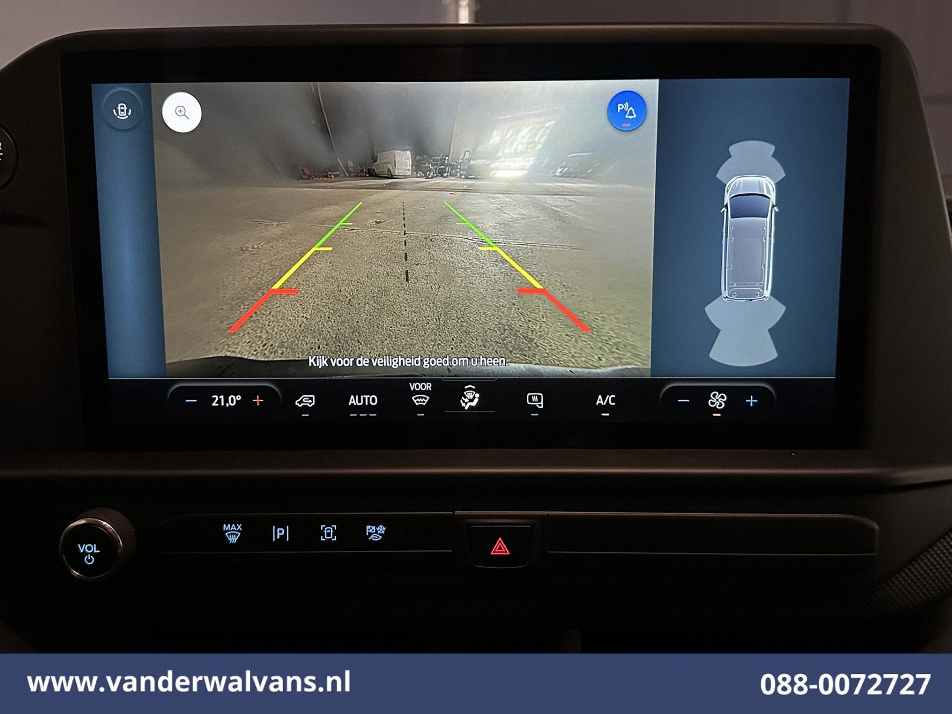 Ford Transit Custom 2.0 TDCI 136pk L2H1 Euro6 Airco | Camera, Auto's, Voorwielaandrijving, 4 cilinders, Wit, Bedrijf
