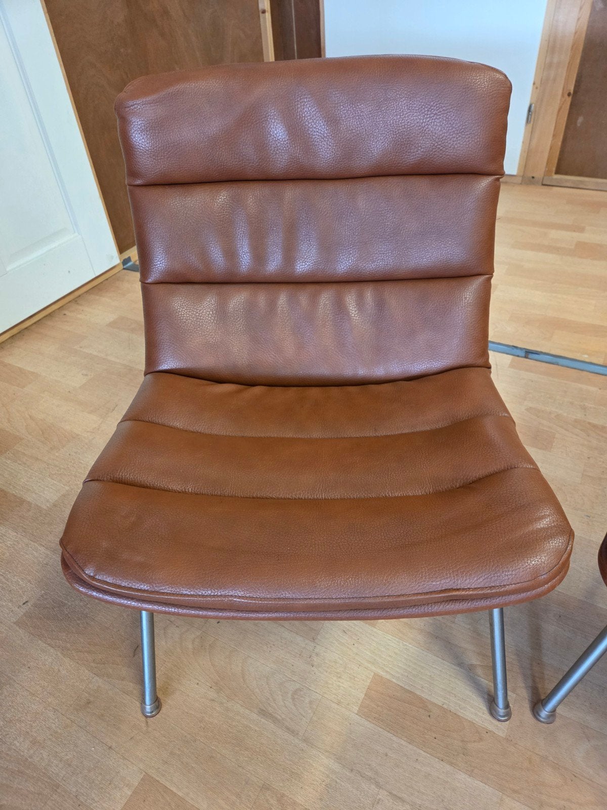 Artifort lounge stoel, Ophalen, Minder dan 75 cm, Leer, Zo goed als nieuw