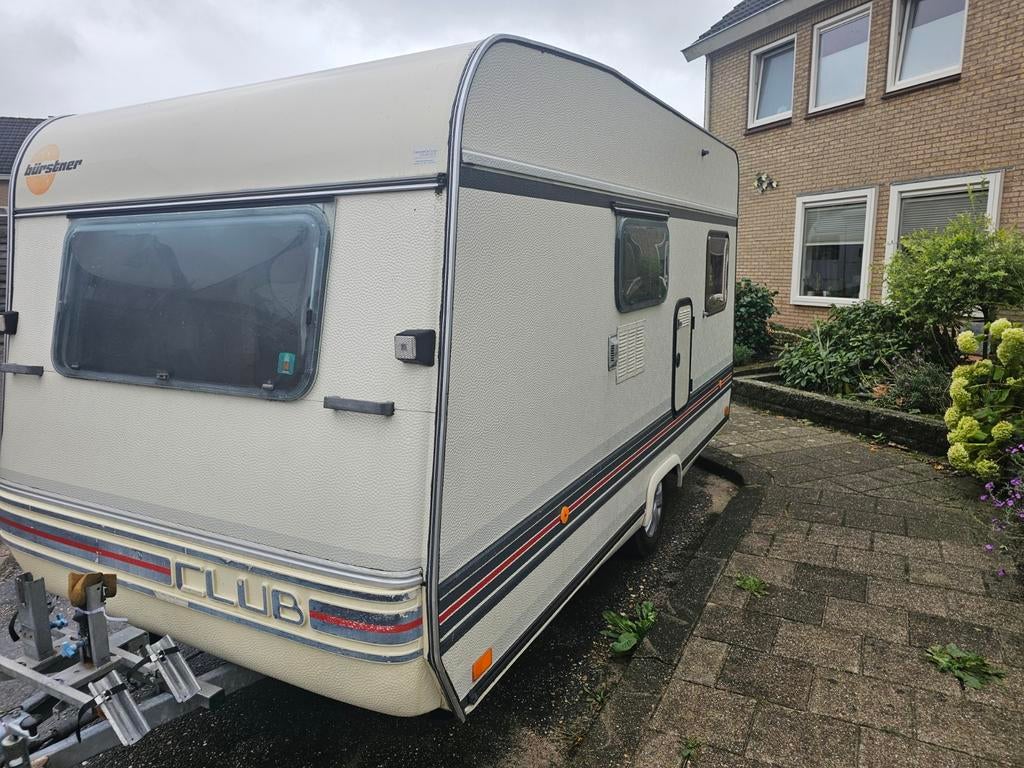 Bürstner Club Caravan uit 1988 met voortent en luifels, Caravans en Kamperen, Caravans, Vast bed, Gascomfoor, Particulier, Bürstner