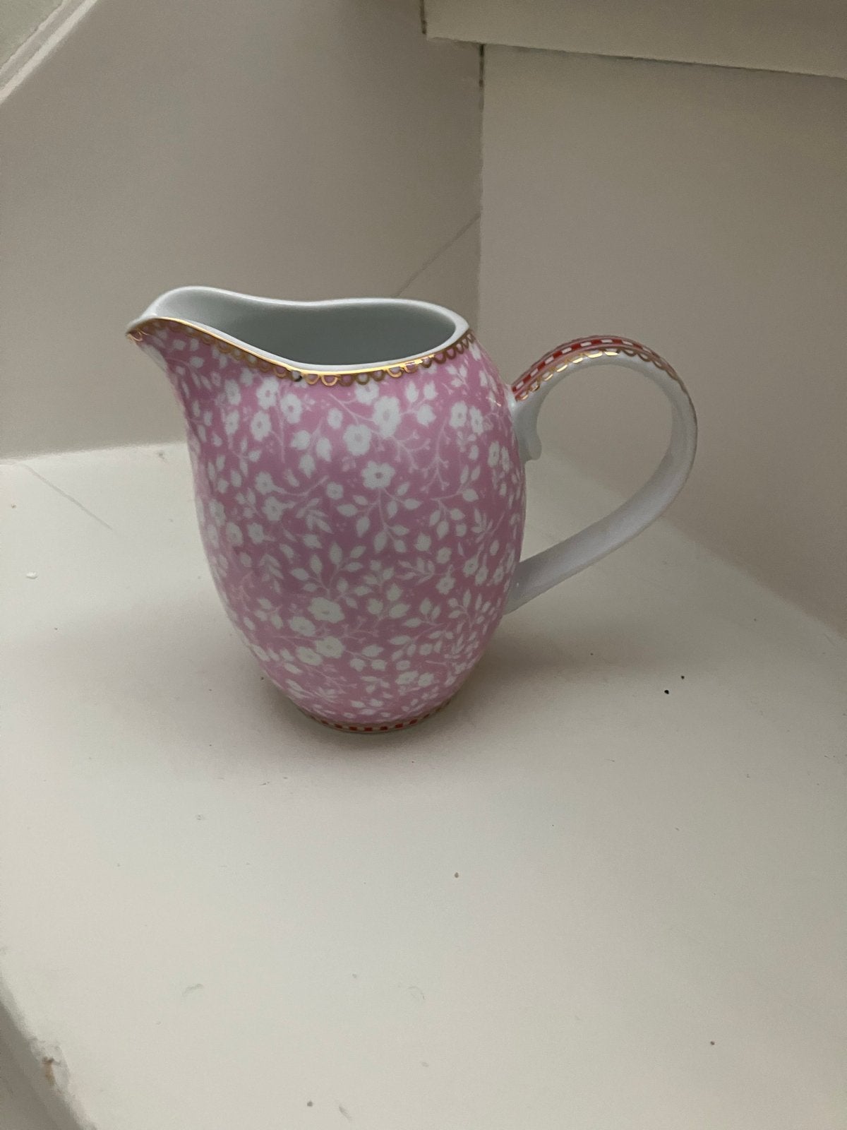 Pip Studio melkkannetje roze met bloemenpatroon, Huis en Inrichting, Ophalen of Verzenden, Zo goed als nieuw, Modern, Porselein