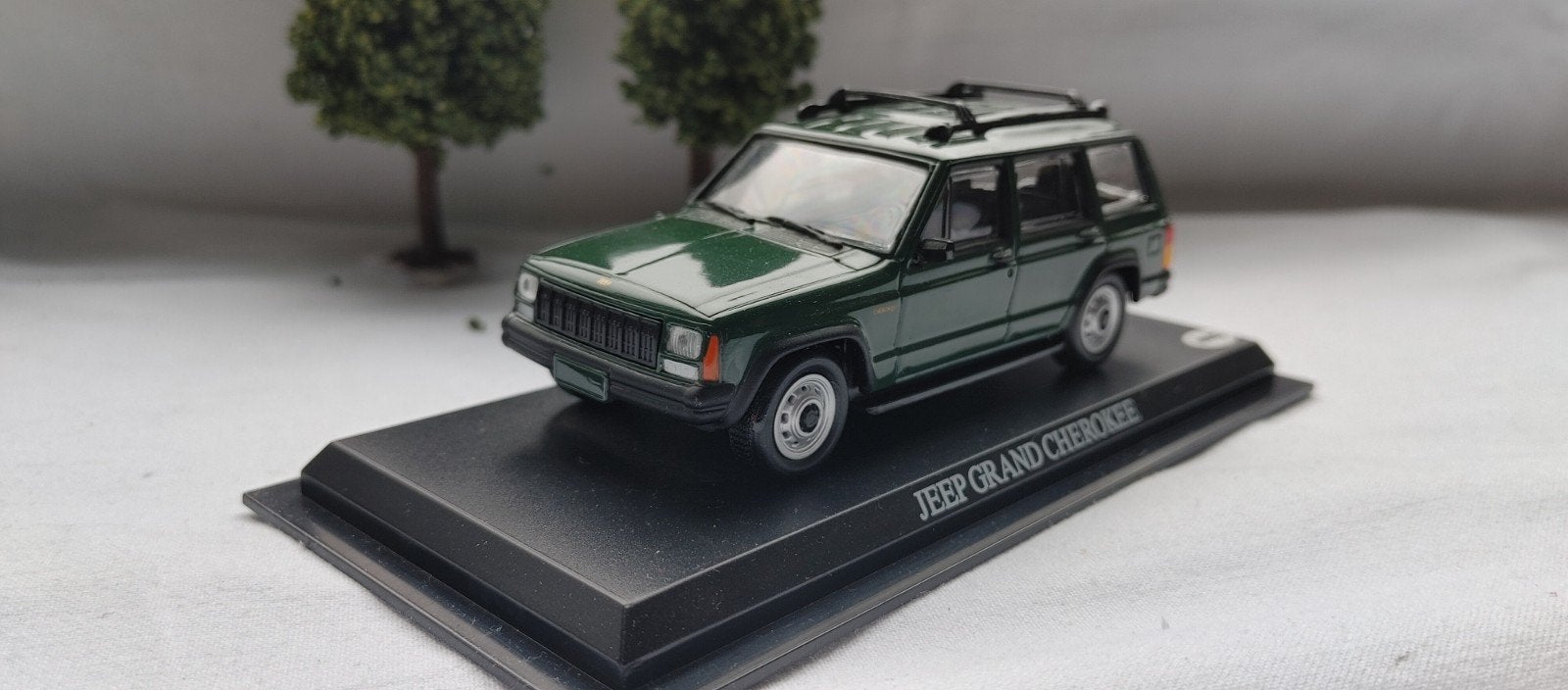 jeep grand cherokee 1:43, Hobby en Vrije tijd, Modelauto's | 1:43, Verzenden, Zo goed als nieuw, Auto, Overige merken