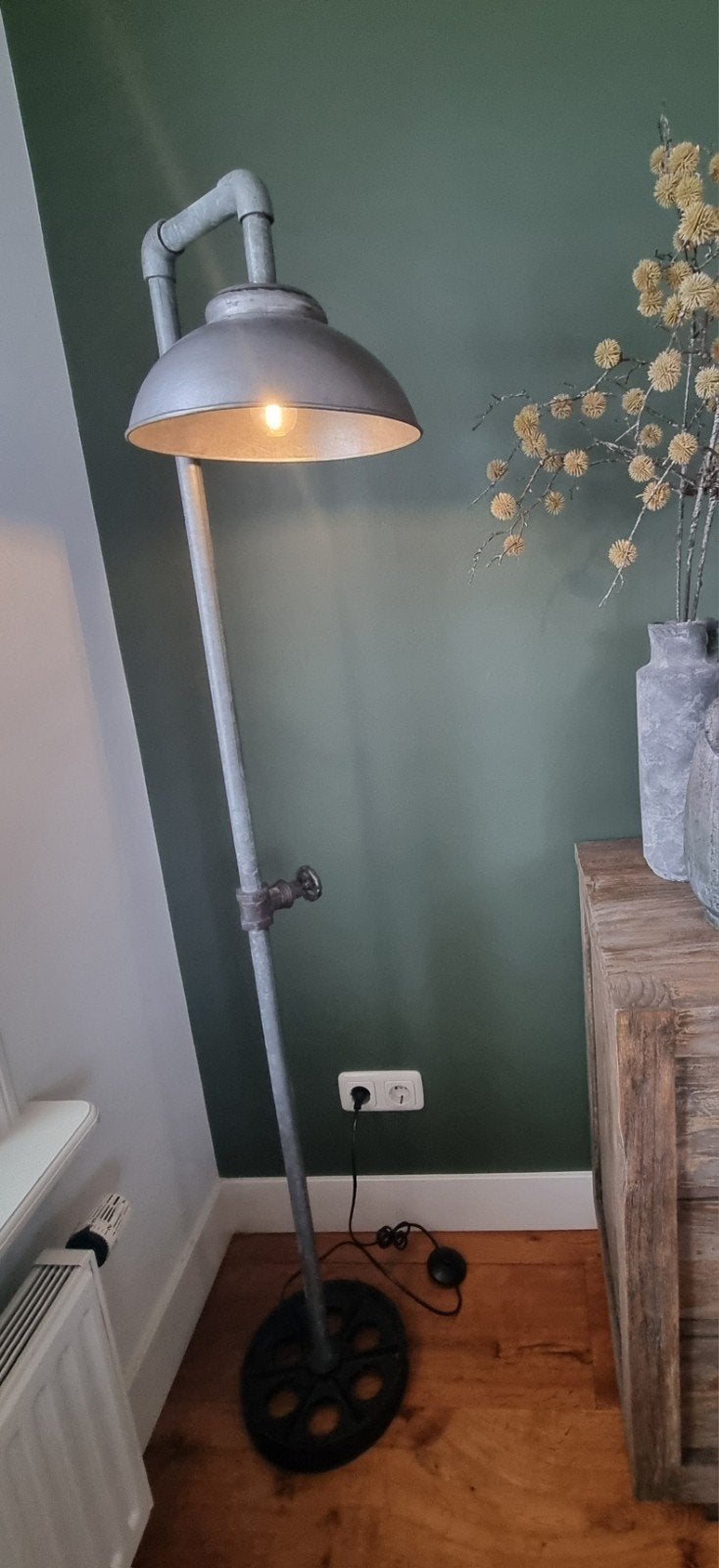 Vloerlamp met een stoere industriële look, Ophalen, Zo goed als nieuw, Metaal, 150 tot 200 cm