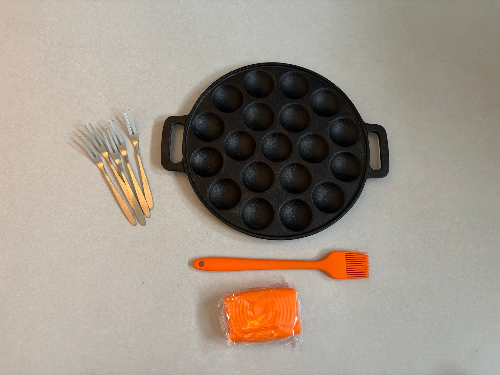 Poffertjespan gietijzer - 19 gaten met accessoires, Gietijzer, Zo goed als nieuw, Geschikt voor inductie, Overige merken