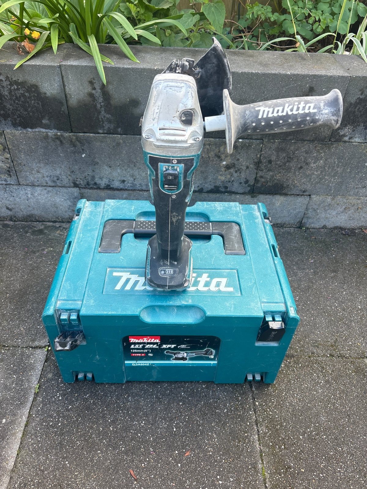 Makita DGA504 Haakse Slijper 18V met Koffer - Gebruikt, Ophalen, Gebruikt, Haakse handslijpmachine