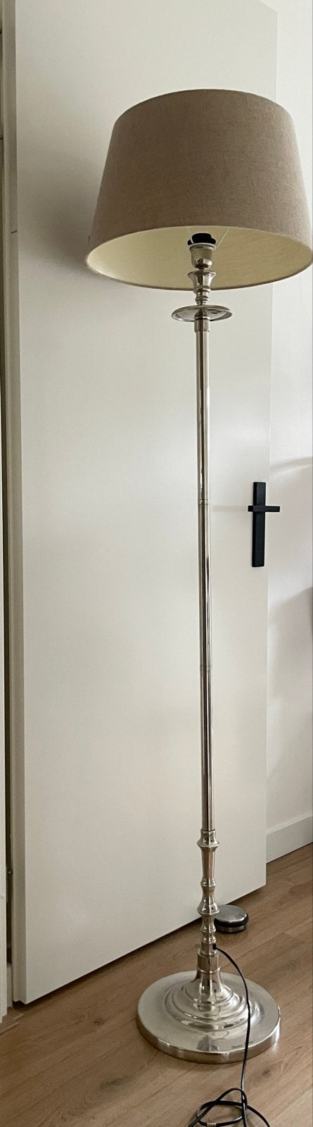 Rivièra Maison Vloerlamp L'Hôtel Zilver inclusief lampenkap, Huis en Inrichting, Lampen | Vloerlampen, Ophalen, E27 (groot), Zo goed als nieuw