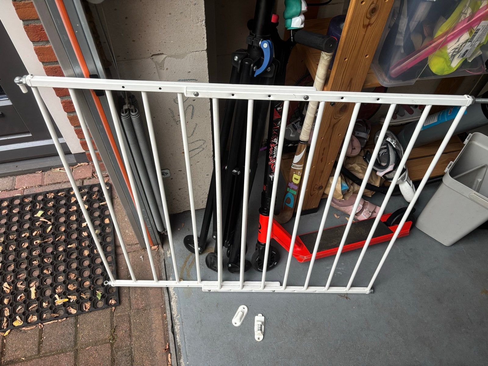 Wit metalen veiligheidshekje, uitschuifbaar - incompleet, Ophalen, Gebruikt, Metaal of IJzer, Schroefhekje
