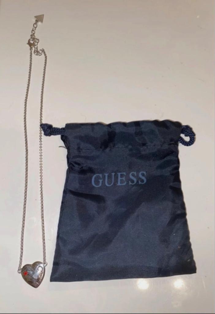 Guess ketting nieuw met hartje en Guess zakje, Nieuw, Ophalen of Verzenden, Zilver, Overige materialen