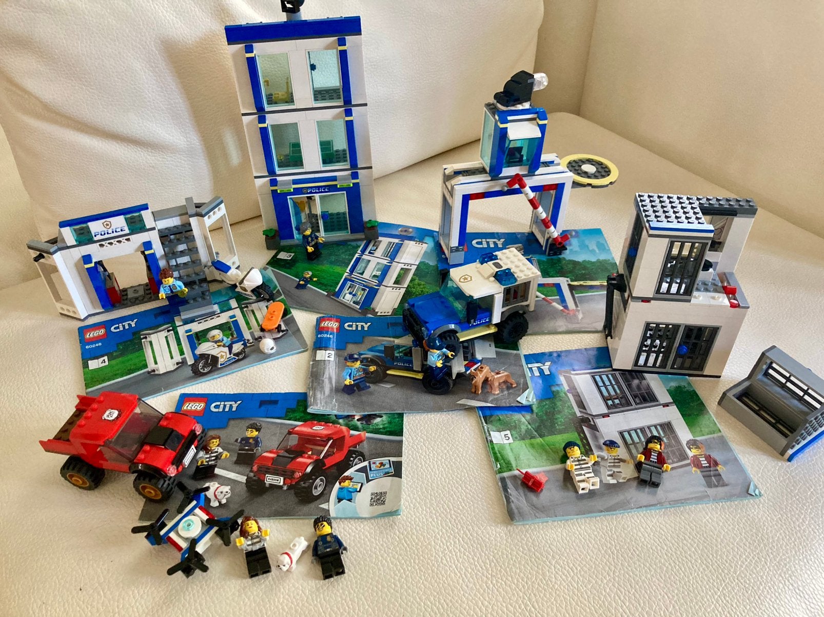 Lego city 60246 politiebureau compleet met alle toebehoren, Kinderen en Baby's, Speelgoed | Duplo en Lego, City, Lego, Ophalen of Verzenden