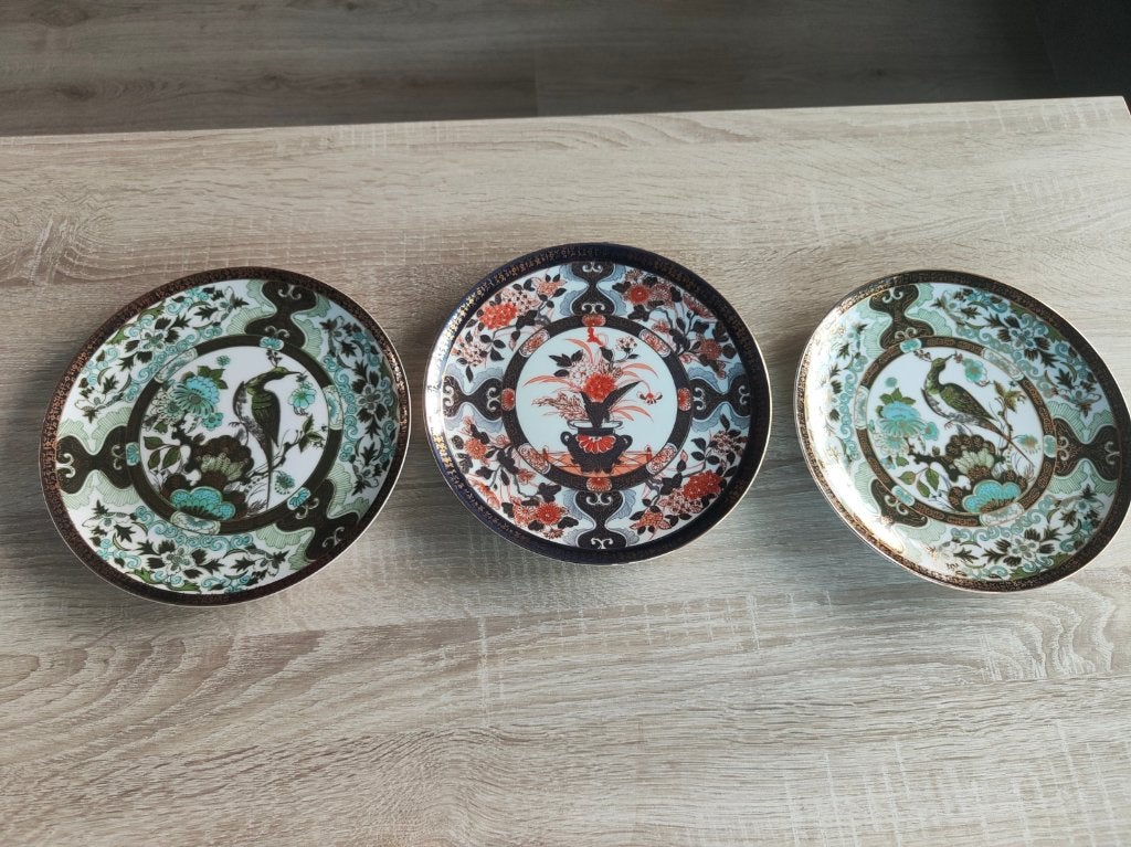 3 x Saji Imari Japans porseleinen antiek wandborden, Antiek en Kunst, Ophalen of Verzenden