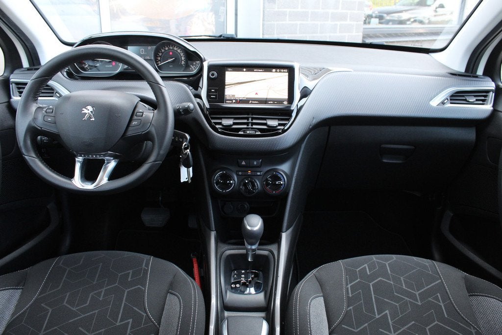 Peugeot 2008 1.2 PureTech Active / Automaat / Carplay / Crui, Stof, 1199 cc, Met garantie (alle), 610 kg