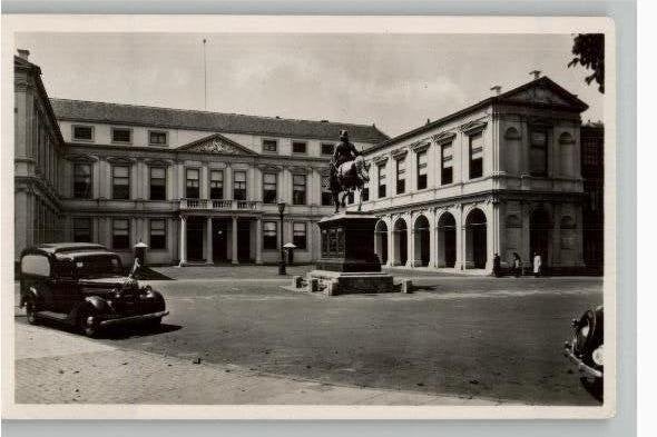 Den Haag Paleis Noordeinde +auto jaren 40