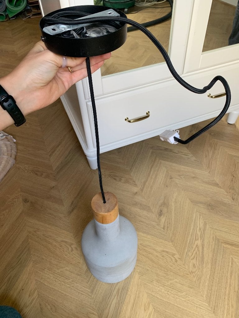 Hanglamp betonlook met houten detail en gratis peertje, Ophalen, Hout, Modern, Industrieel, E27 (groot)