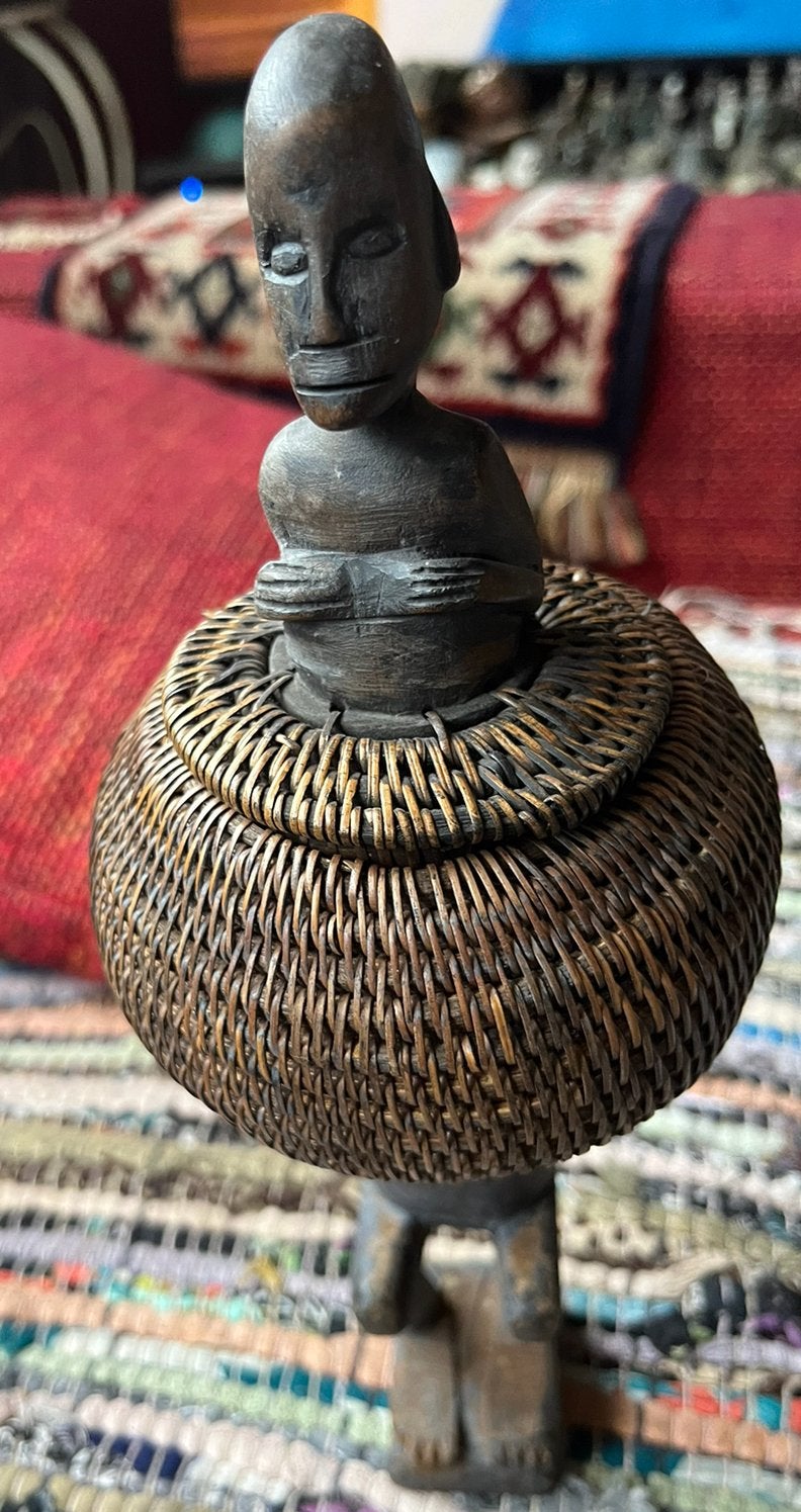 Handgemaakt Kunstobject van Hout en Rotan met Deksel -Afrika, Hout, Bruin, Afrika, Handgemaakt